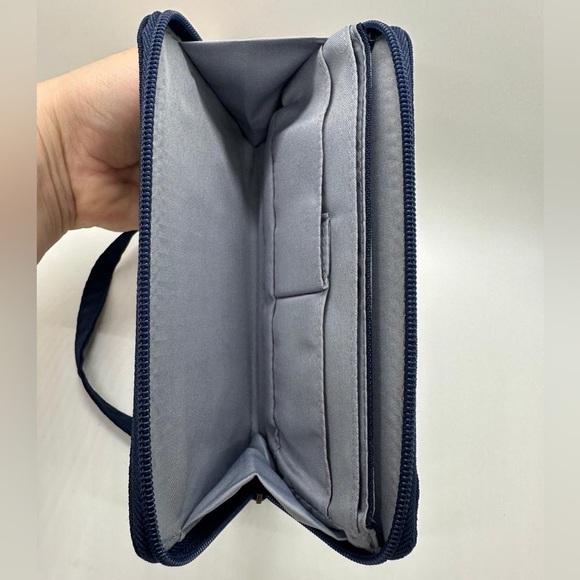 Travelon Zip Around Navy Blue Wallet Wristlet 4x6.5” Coin Section on Outside EUC - Picture 5 of 9